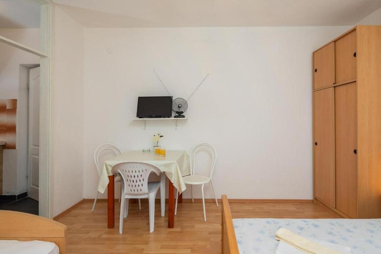 Apartments Roza 奥米什 外观 照片