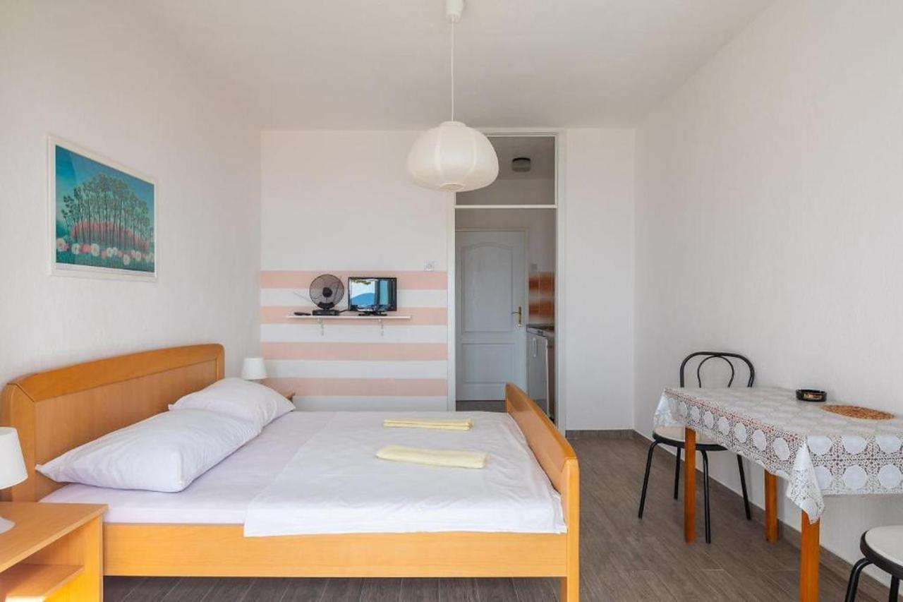 Apartments Roza 奥米什 外观 照片