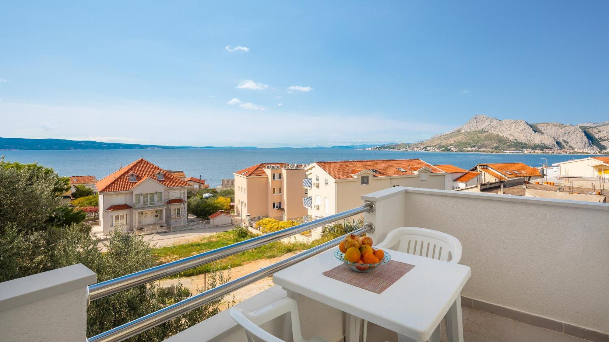 Apartments Roza 奥米什 外观 照片