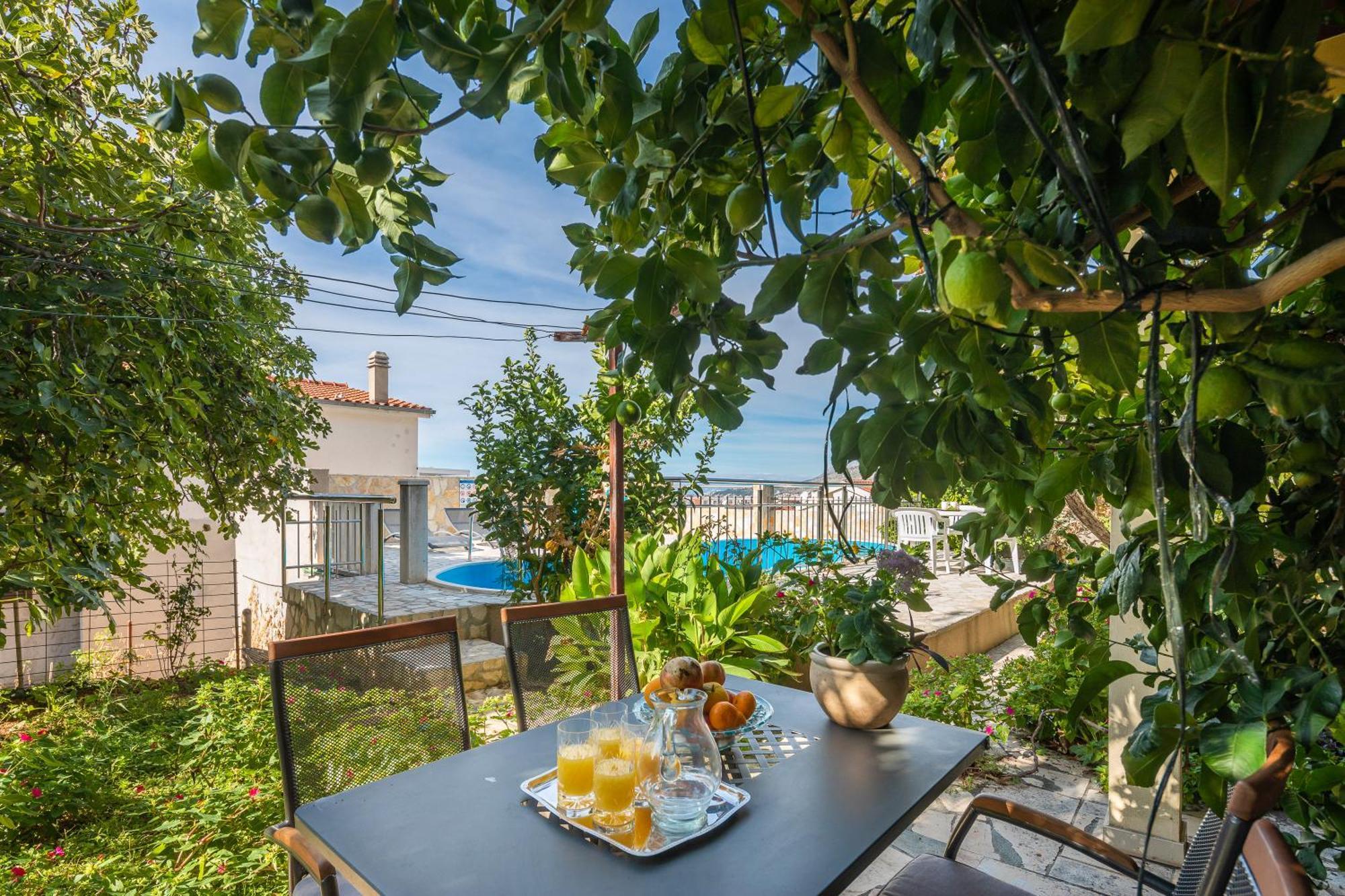 Apartments Roza 奥米什 外观 照片
