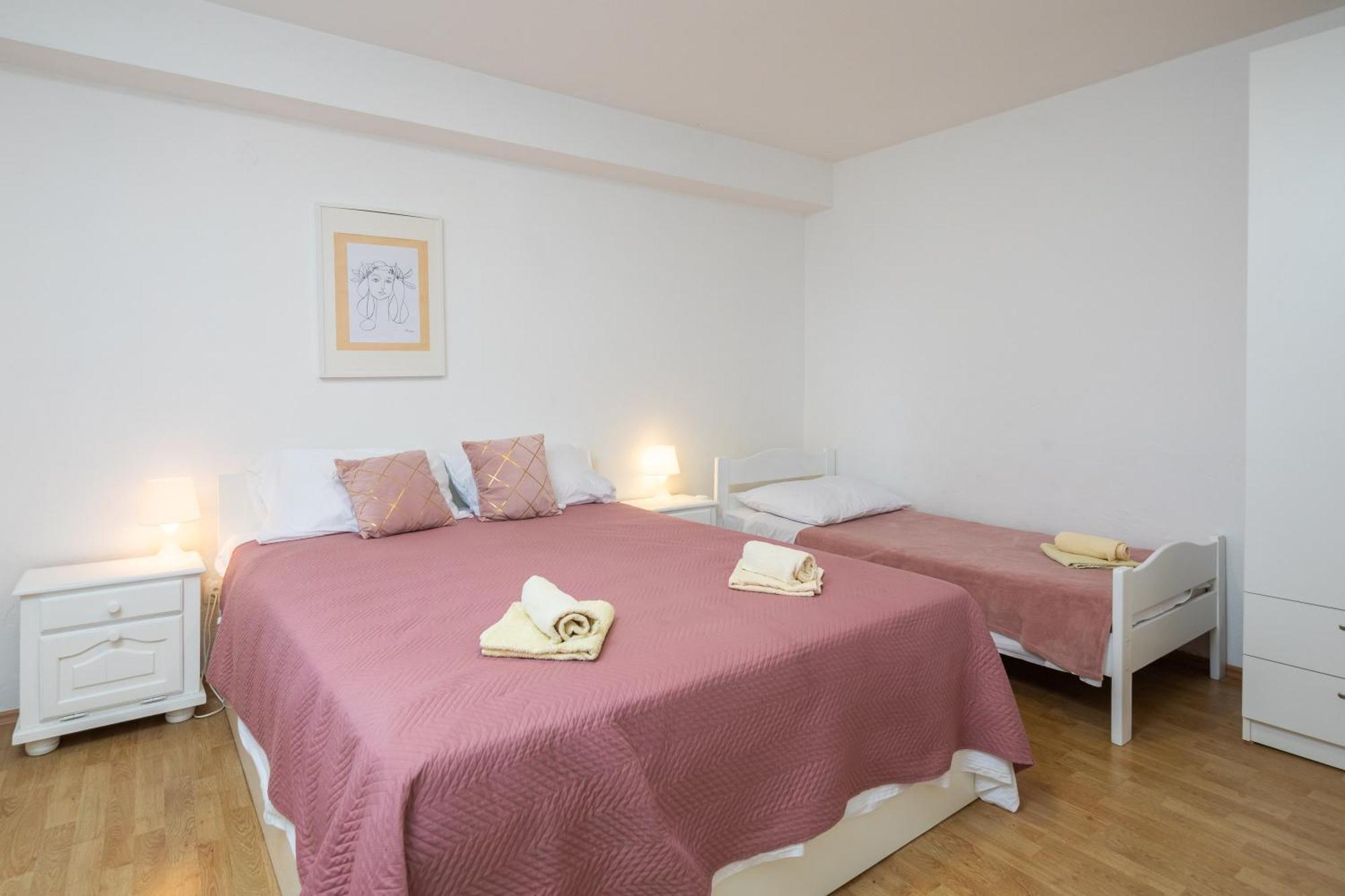 Apartments Roza 奥米什 外观 照片