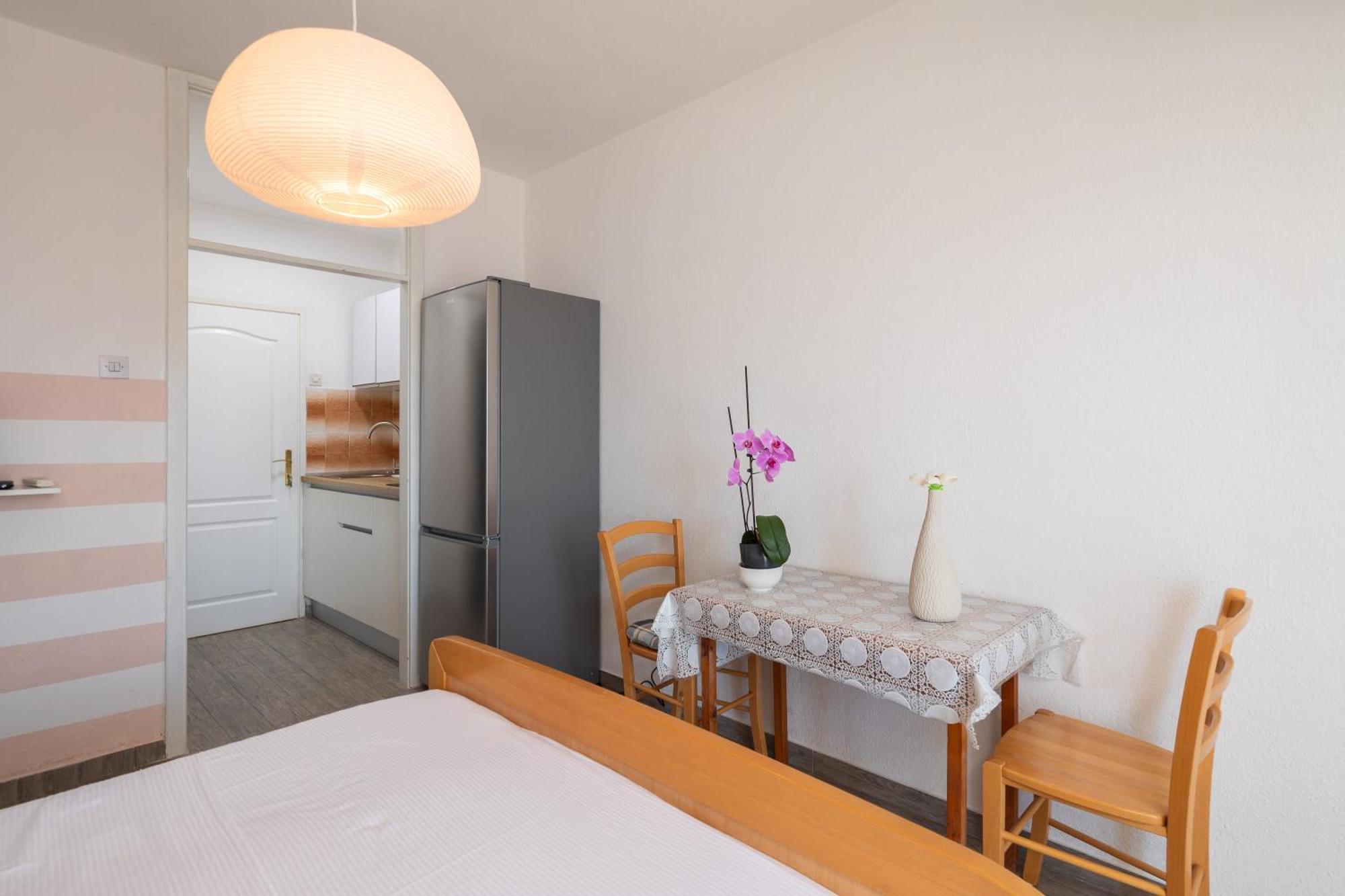 Apartments Roza 奥米什 外观 照片