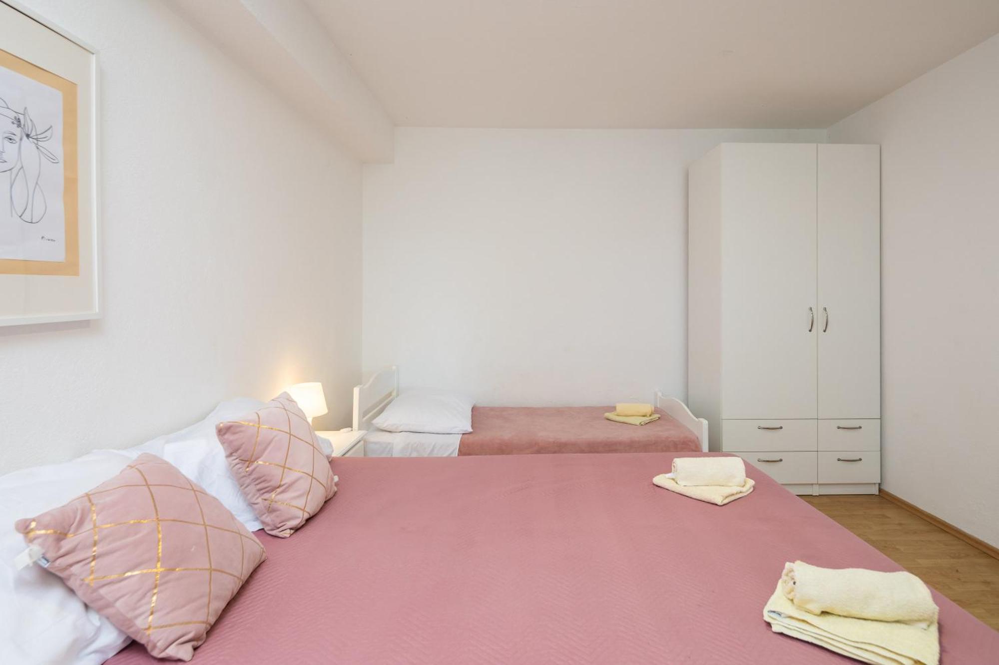 Apartments Roza 奥米什 外观 照片