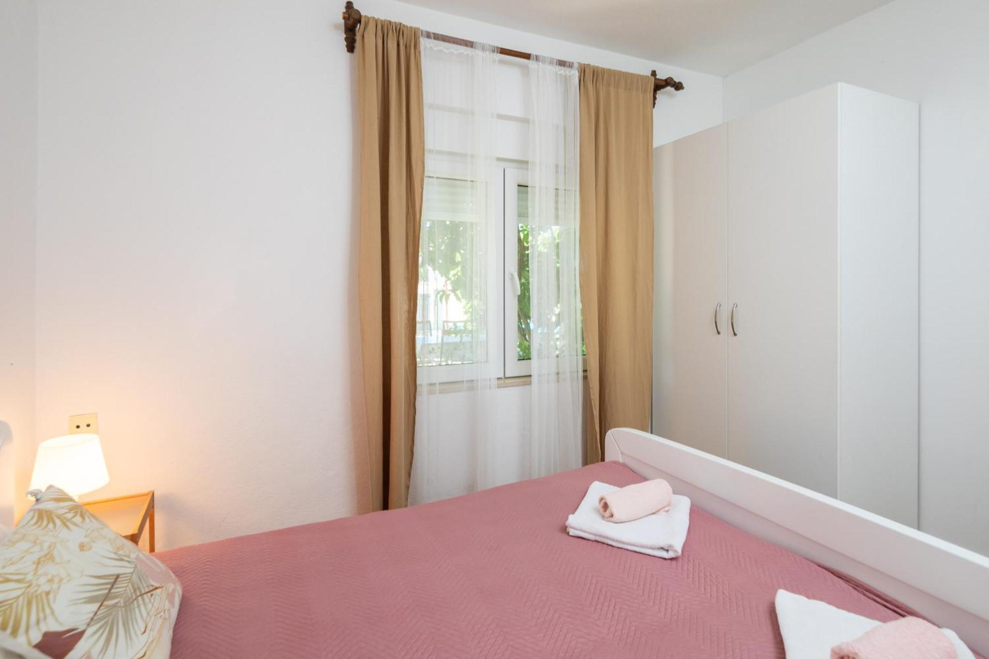 Apartments Roza 奥米什 外观 照片