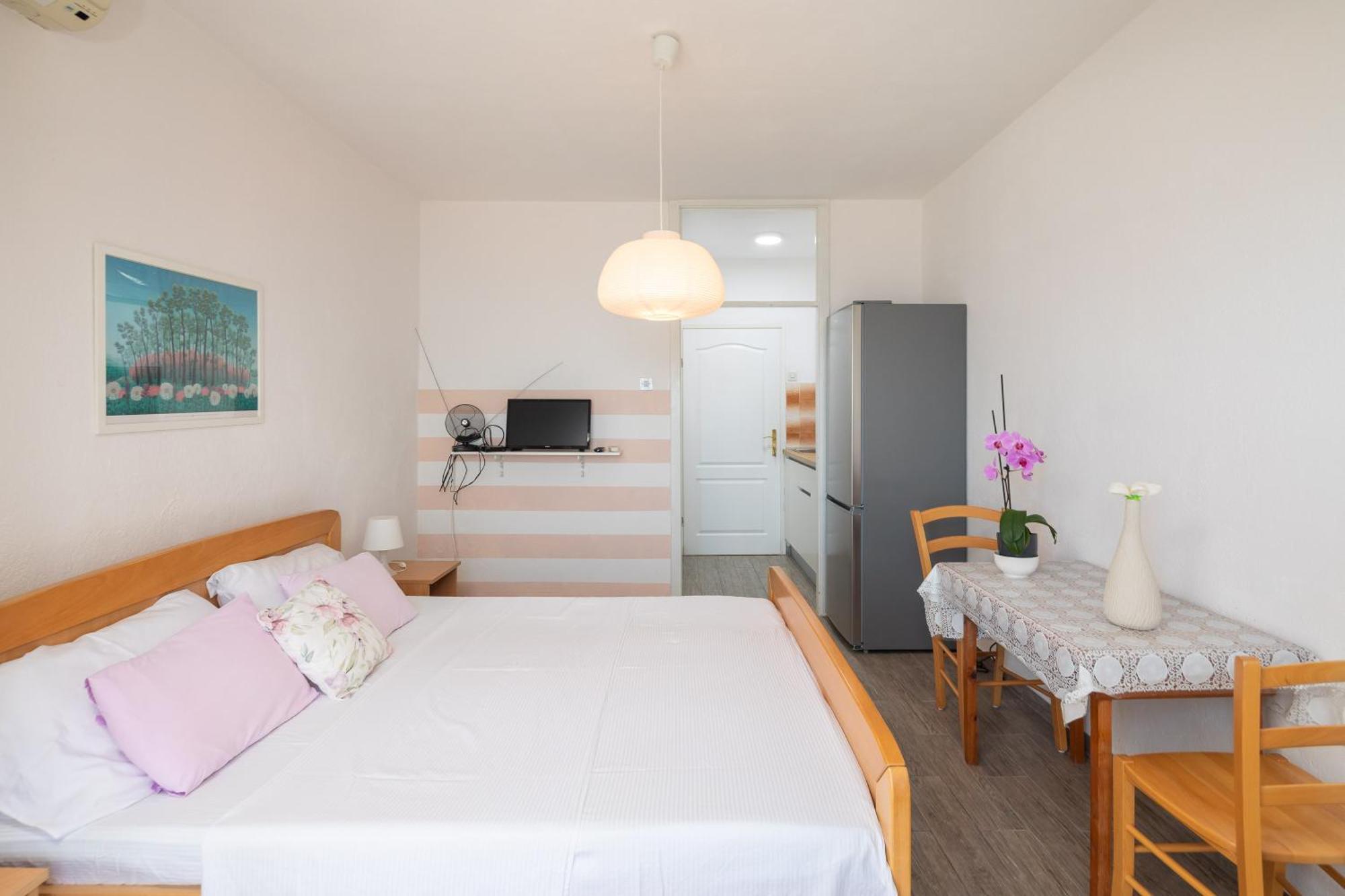 Apartments Roza 奥米什 外观 照片