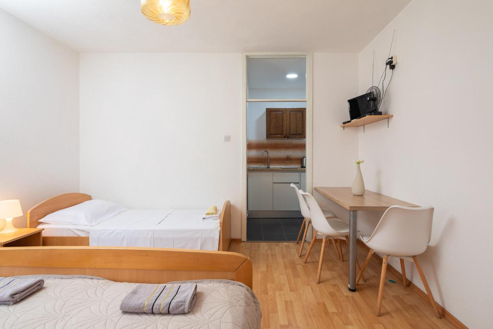 Apartments Roza 奥米什 外观 照片
