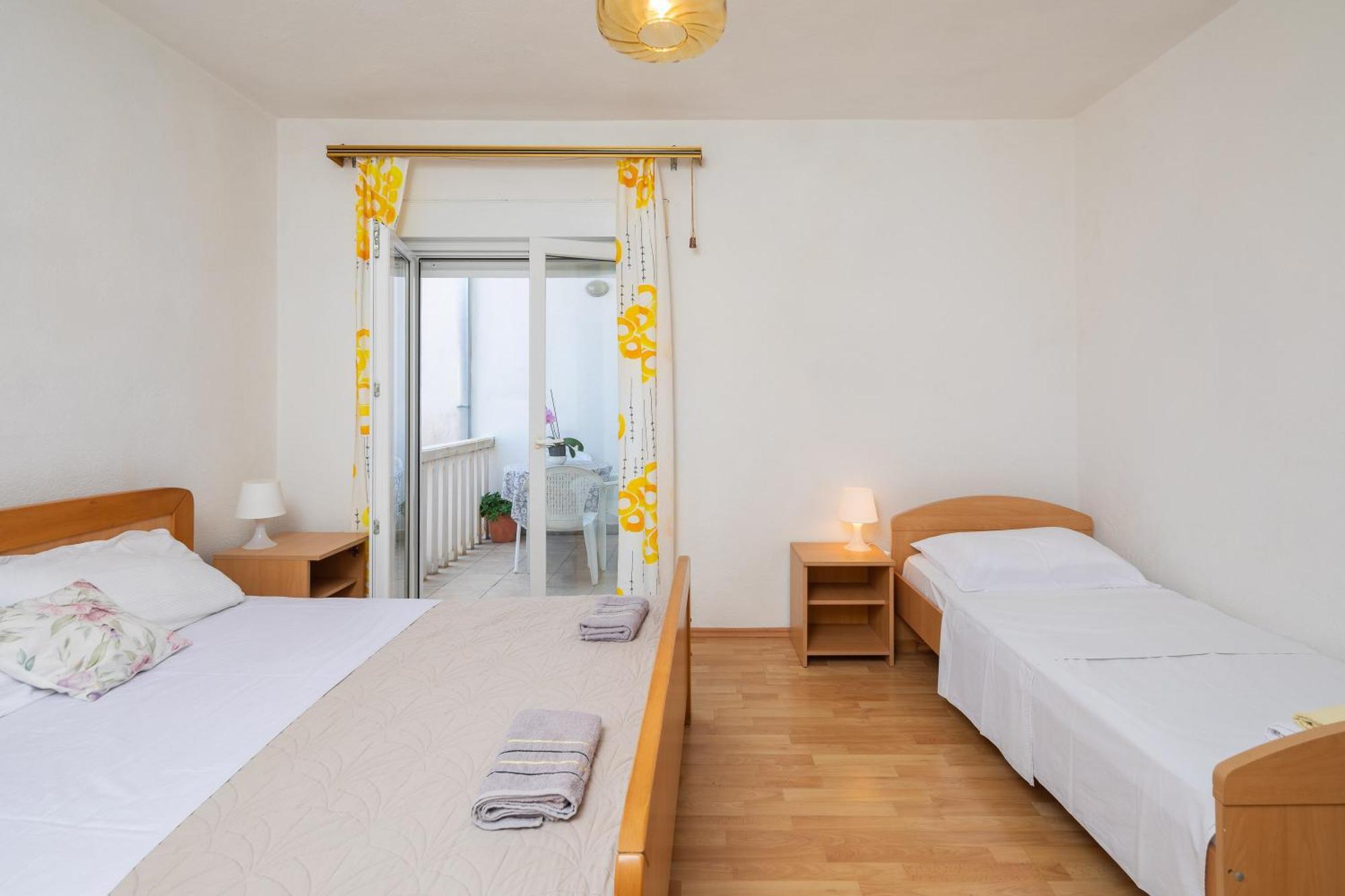 Apartments Roza 奥米什 外观 照片