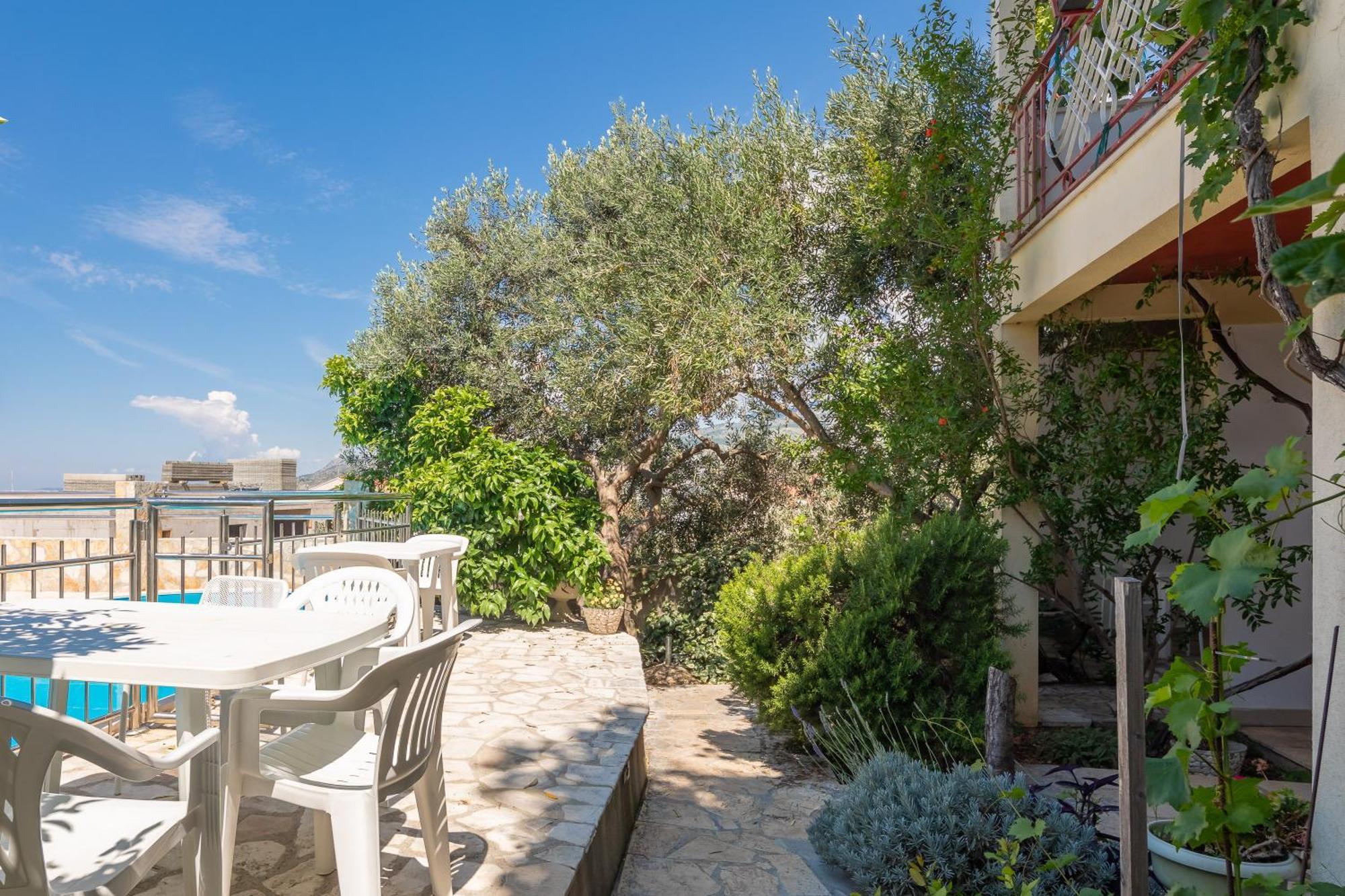 Apartments Roza 奥米什 外观 照片