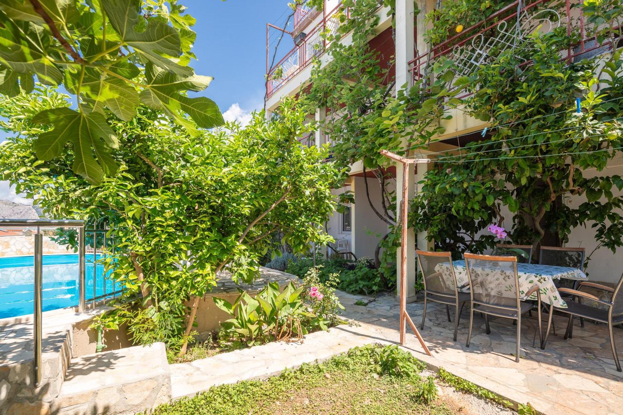 Apartments Roza 奥米什 外观 照片